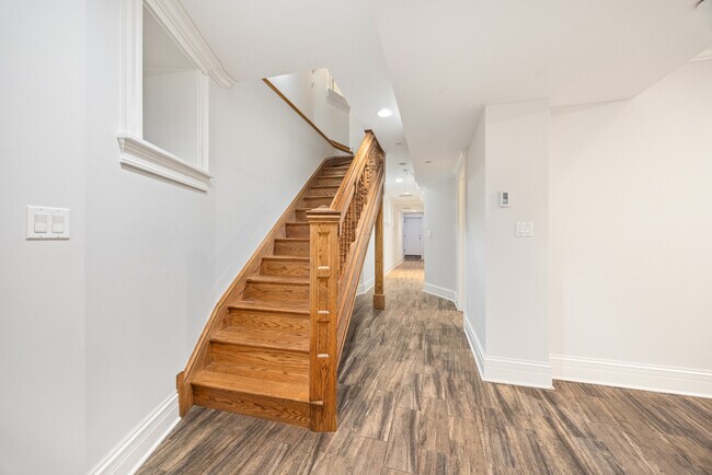 Photo - 1920 N Lincoln Park W