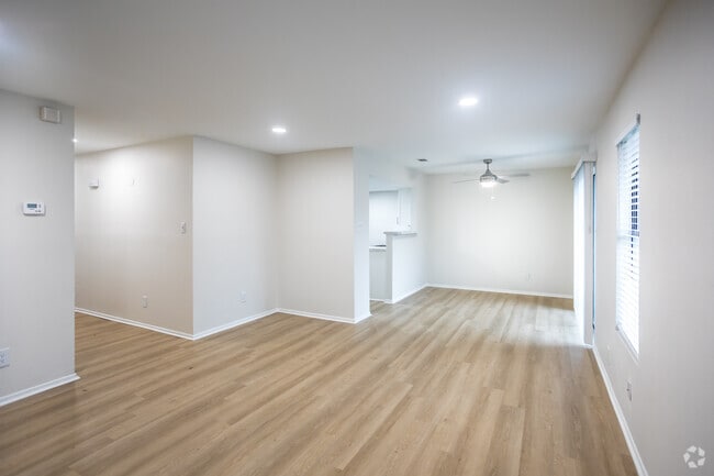 2 BR, 2 BA - 986SF - Updated