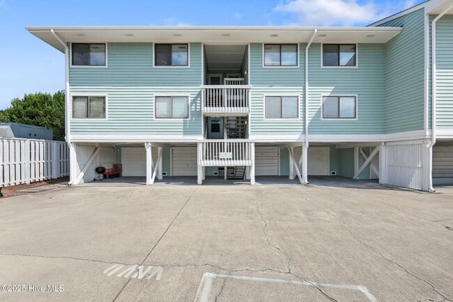 Building Photo - 202 Lewis Dr Unit L202