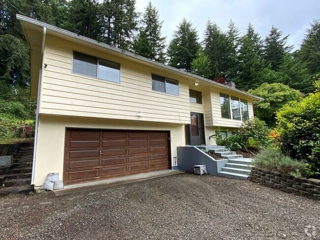 Building Photo - Fox Island home 3bdr 2 bath 2 car gar