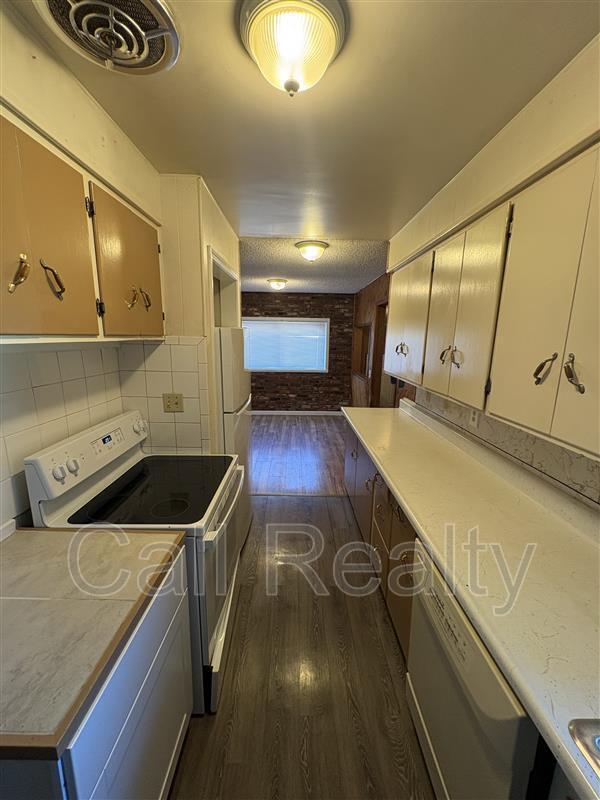 1210 N Locust Rd