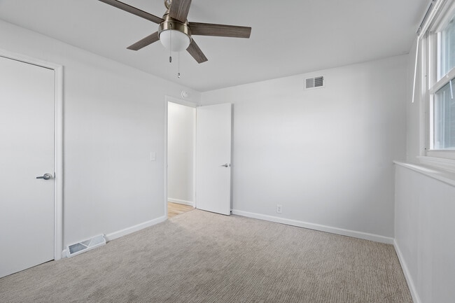 Photo - Academy Apartments