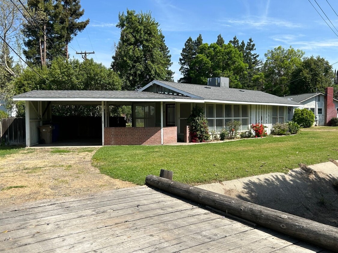 Cozy 2 Bed, 1 Bath Home Surrounded by Nature - Cozy 2 Bed, 1 Bath Home Surrounded by Nature