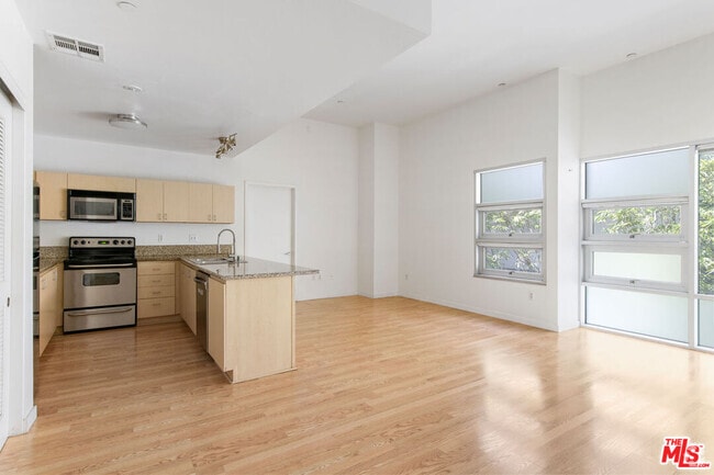 Building Photo - 630W W 6th St Unit 510 Rental
