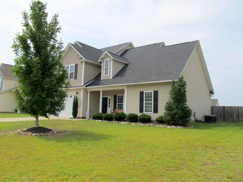 Photo - Beautiful 4 Bedroom Home with Spacious Backyard!