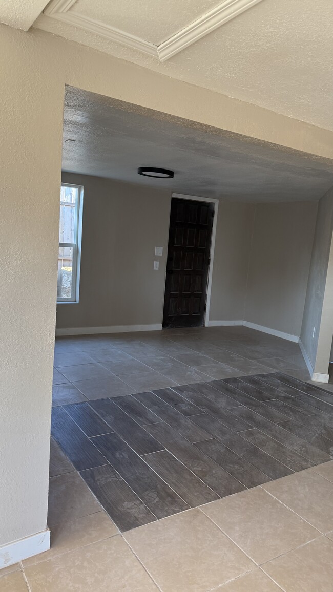 Photo - 618 Ansol Ln