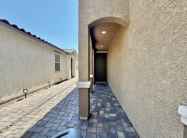 Photo - 4258 Tarim St
