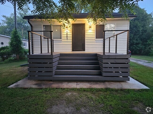 Building Photo - Newly Remodeled Home