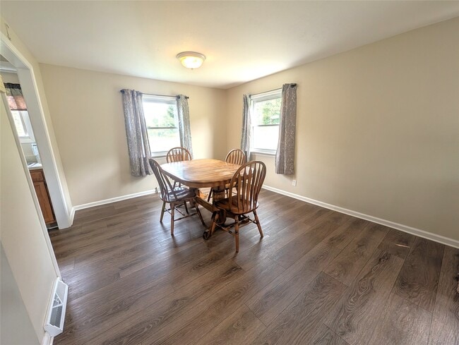 Photo - 10135 Sampson Rd