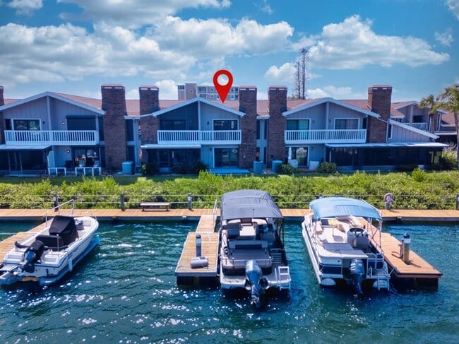121 Lagoon Ct