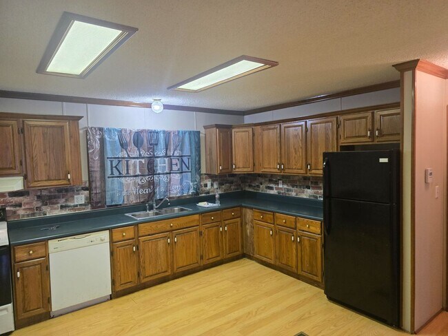 Photo - 3 Bdrm 2 bath Double Wide, large lot