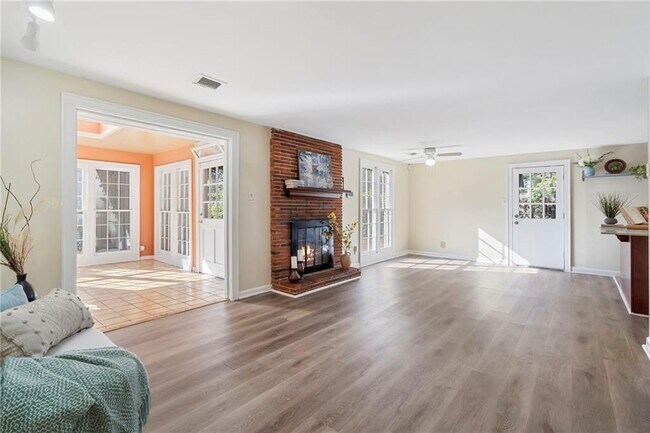 Photo - 2451 Warwick Cir NE