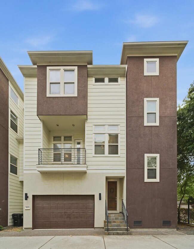 Building Photo - 1113 W 18th St Unit A