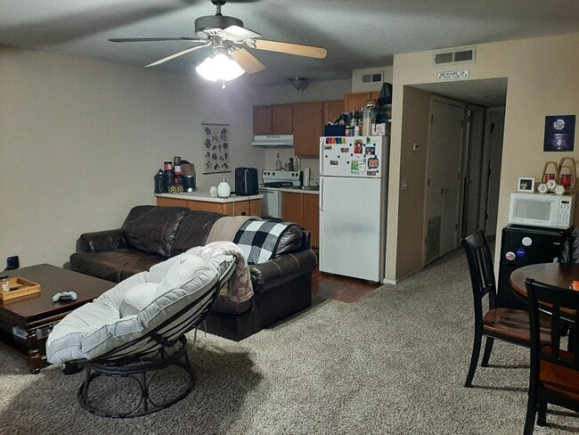 Photo - 124 W Maple Ave