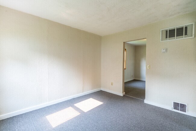 Photo - 2818 Hanson St