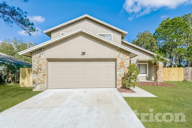 Building Photo - 16137 Ravendale Dr