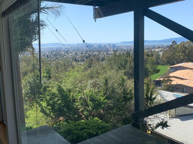 Beautiful Bay Bridge view - 48 Coolidge Ter Unidad Studio