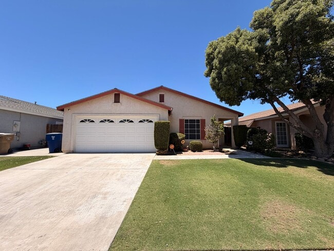 Building Photo - NW Bakersfield home!
