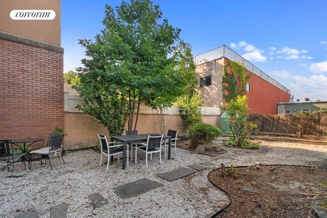 Building Photo - 22 4th St Rental