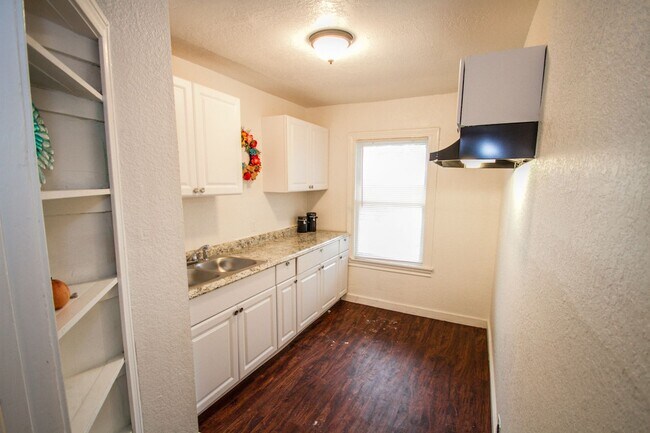 932 Poinsettia St Unidad 1