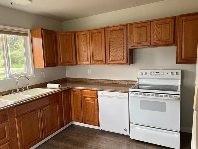 Photo - Fenced corner lot centrally located 2 bedroom 1 bath House