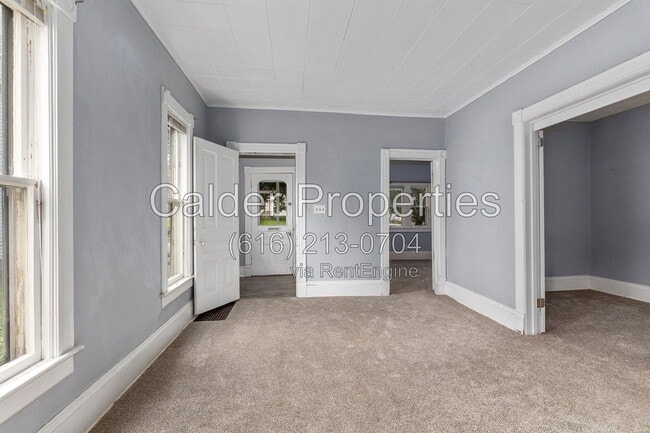 Photo - 143 Page St NE
