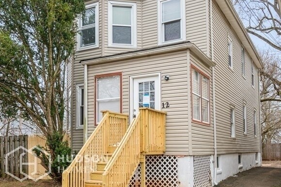 NOW AVAIALBLE! - 12 Fairview Ave Unit 2, S... - NOW AVAIALBLE! - 12 Fairview Ave House Unit 2, S...