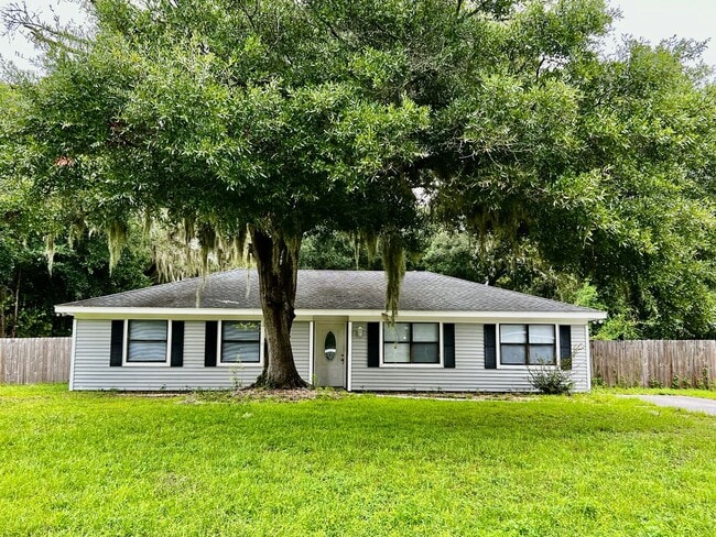 Building Photo - Charming 3-Bedroom, 2-Bathroom Home with Sunroom & Flex Room