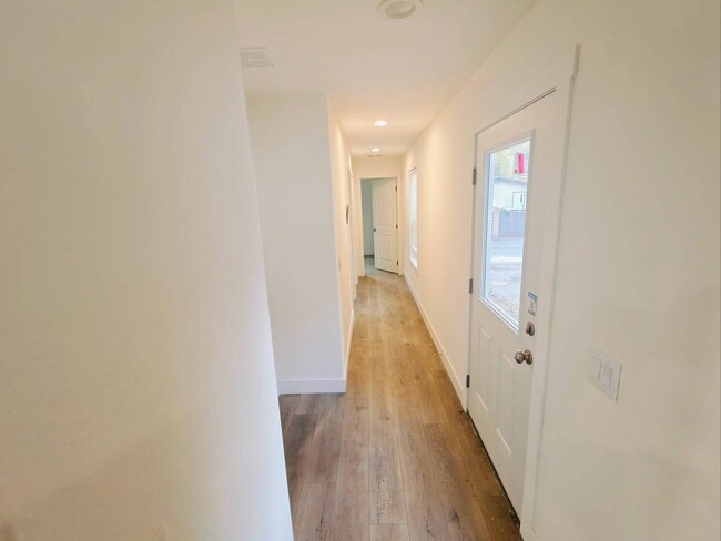 Photo - 824 S 1st St