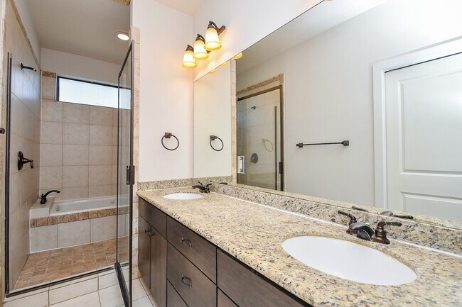 Photo - 2422 Navigation Blvd Unit A