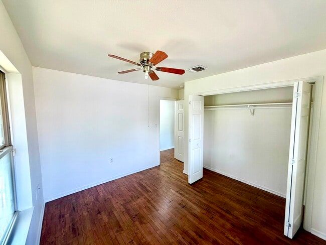 Photo - 515 Bangor Dr