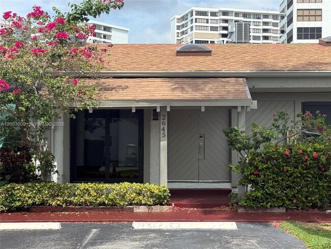 Building Photo - 2645 Parkview Dr S