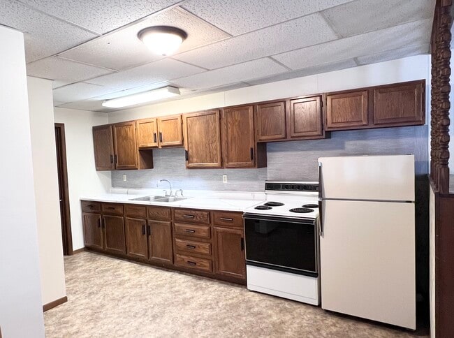 Building Photo - 609 N Pokegama Ave Unit 609 #2