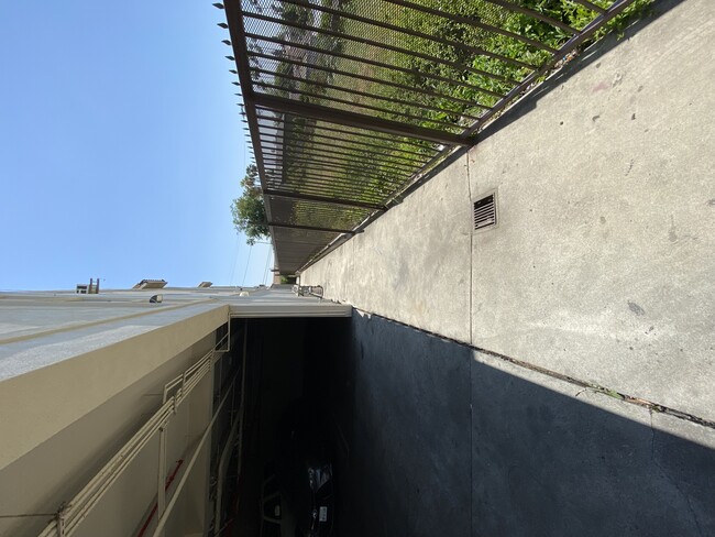 Photo - San Salvador Apts