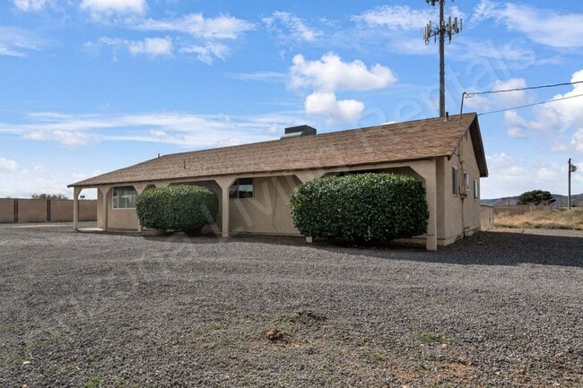 Photo - PET FRIENDLY CENTRALLY LOCATED ON ONE ACRE