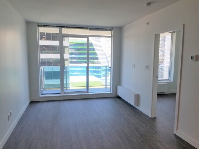 Photo - 13615 Fraser Hwy