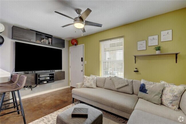 Building Photo - 2302 East Side Dr Unit 20 Rental