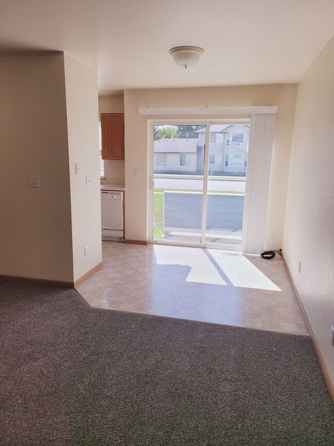 Photo - Bright & Convenient Townhouse Living!