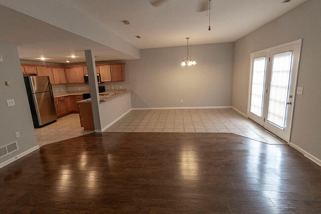 Photo - 1945 Center St