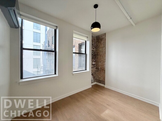 Photo - 110 W Chicago Ave