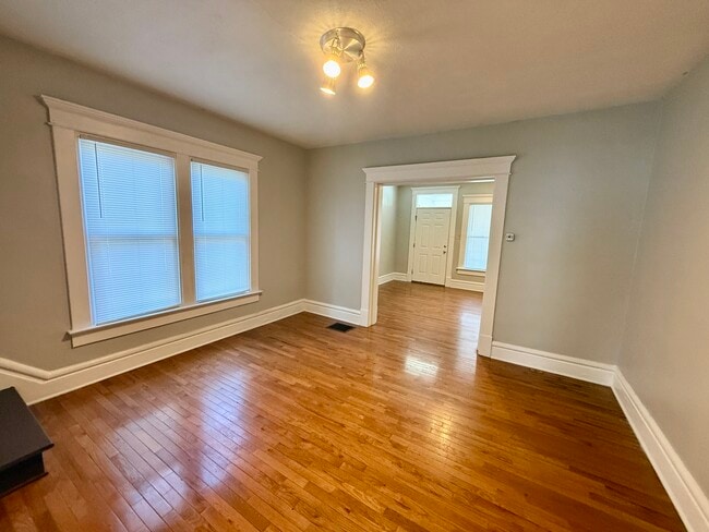 Photo - 325 Clinton St