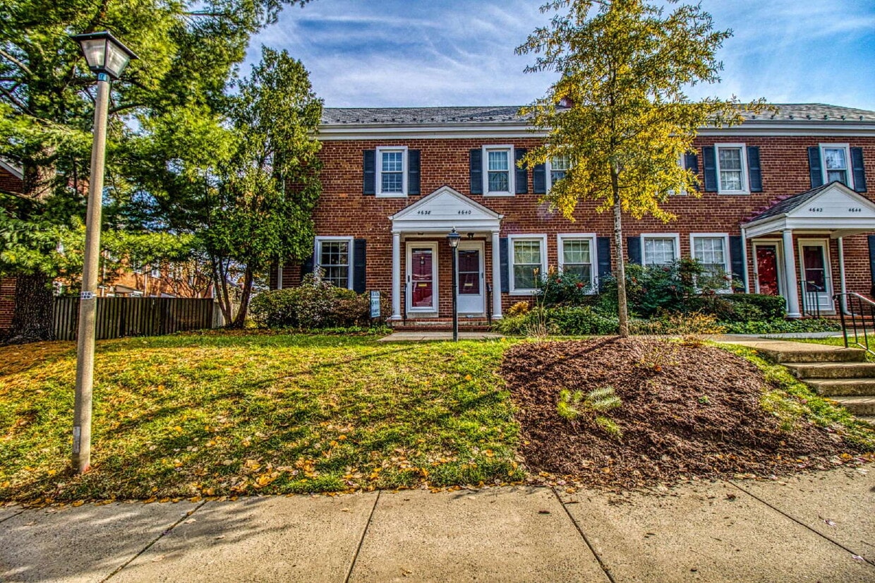 Discover Exceptional Townhouse Living! - Discover Exceptional Townhouse Living!