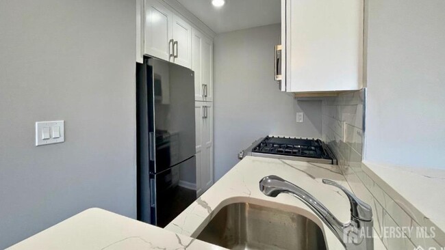 Photo - 336 Cozzens Ct