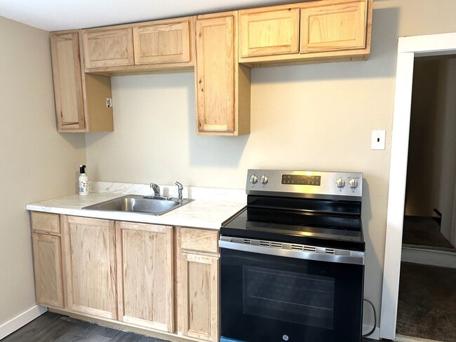 Building Photo - 425 Highland Ave Unit Apt. B