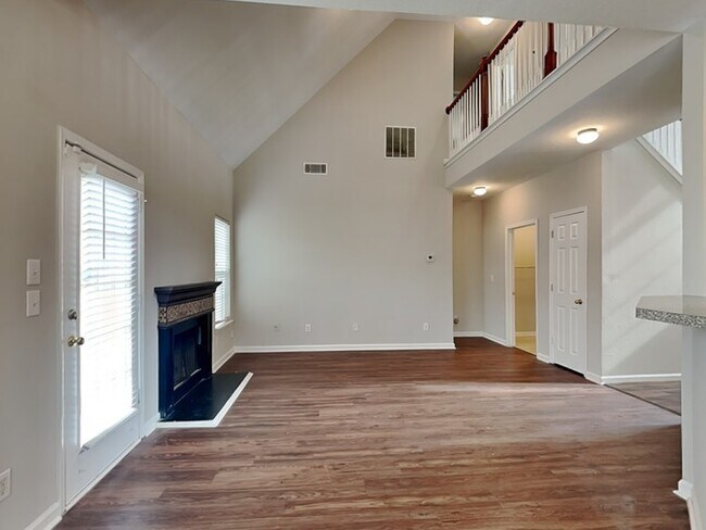 Photo - 285 Jerome Ct