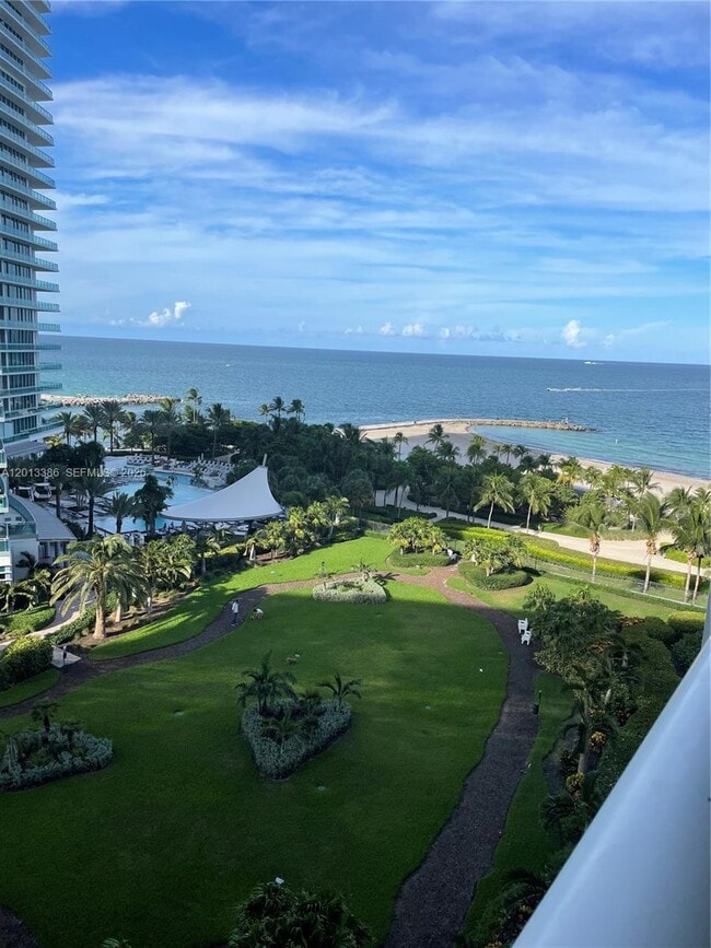 Building Photo - 10275 Collins Ave Unit 901