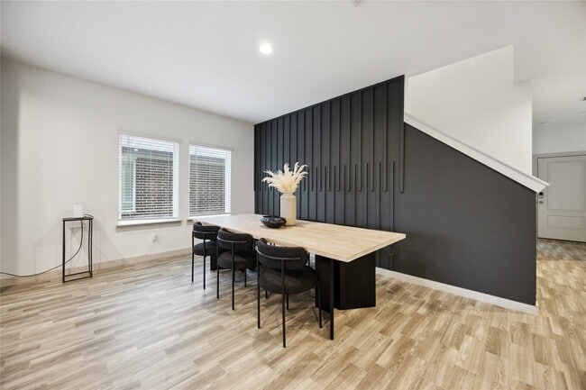 Photo - 303 William Ln