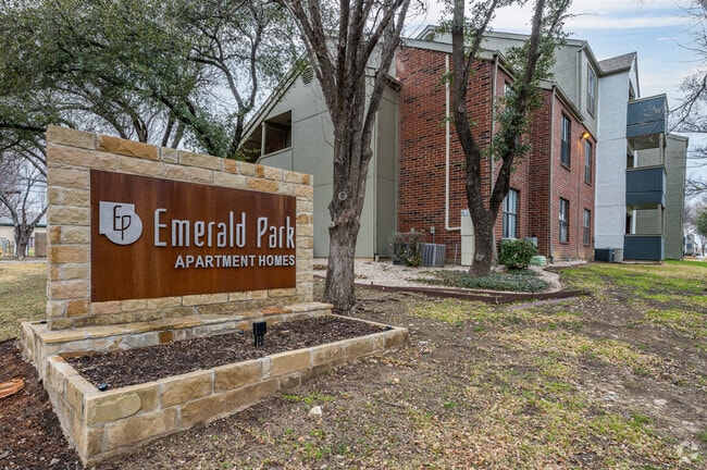 Photo - Emerald Park