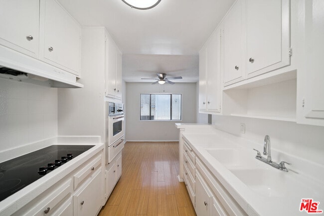 Photo - 7032 Lanewood Ave Unidad 203