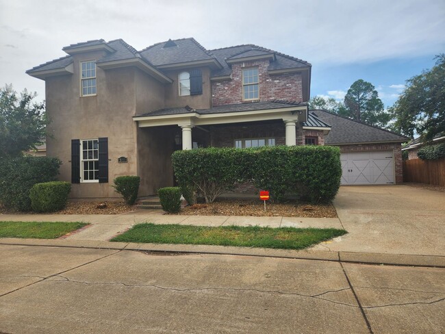 Large 4 Bed 3 Bath Brick Home - Large 4 Bed 3 Bath Brick Home